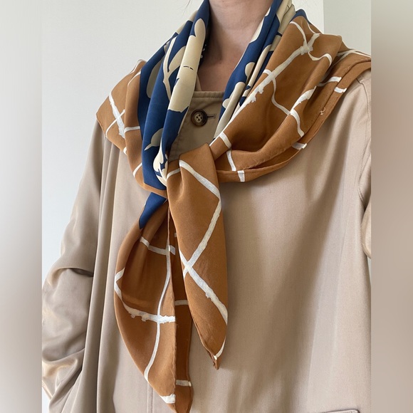 Echo Vintage Silk Scarf - Picture 3 of 10